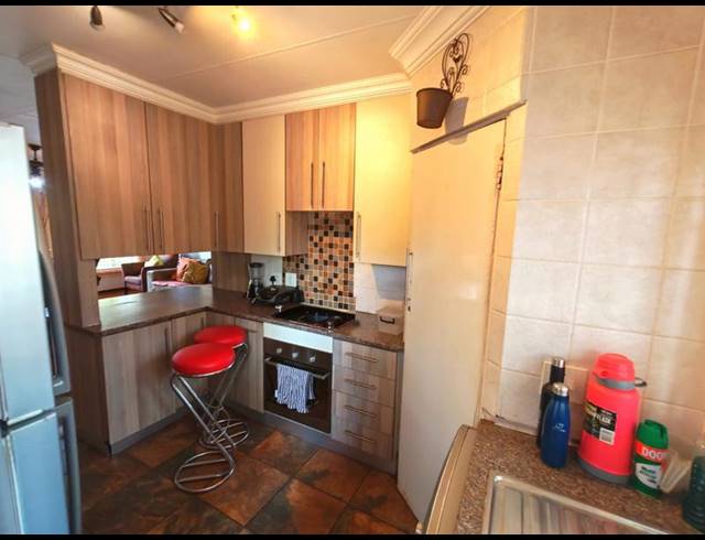 3 BEDROOM HOUSE FOR SALE IN SINOVILLE